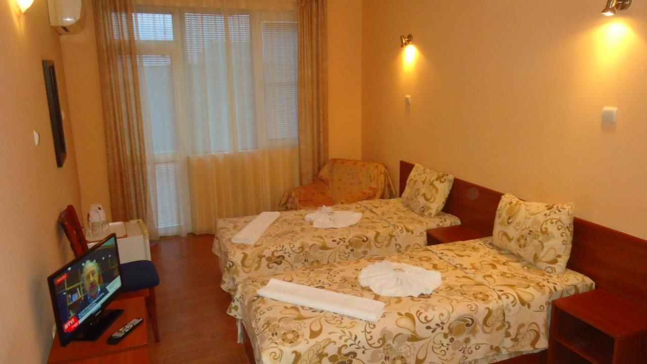 Отель Matev Hotel Бургас-9